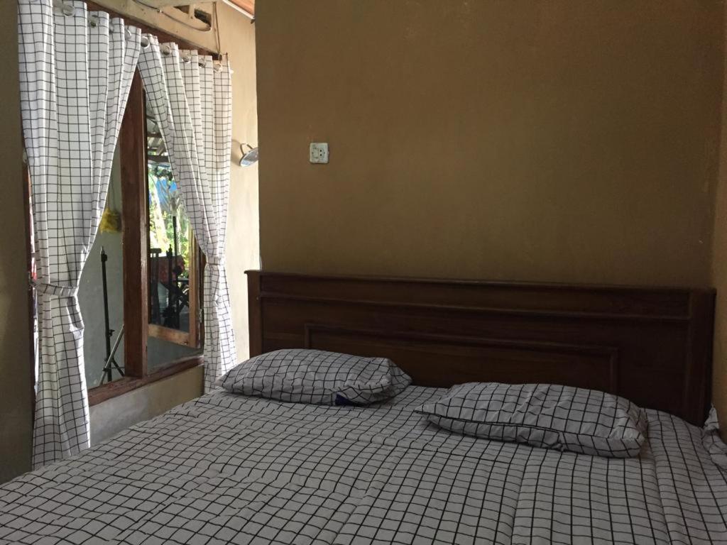 De Ikut Bojo Homestay Magelang Exterior photo